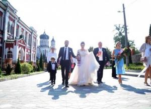 Анастасия Приходько показала фото с венчания