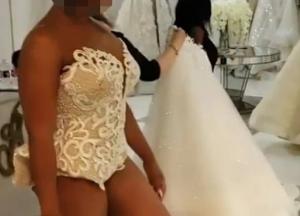 Смелое платье невесты стало предметом споров (фото)