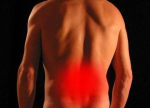 Медики назвали эффективные методы для снятия боли в спине