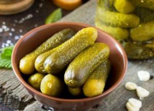 Врачи рассказали о пользе соленых огурцов для здоровья