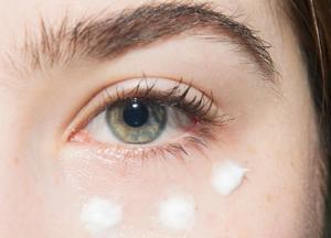 Названы причины преждевременного старения кожи вокруг глаз