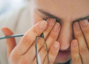 Медики назвали главную причину ощущения «песка в глазах»