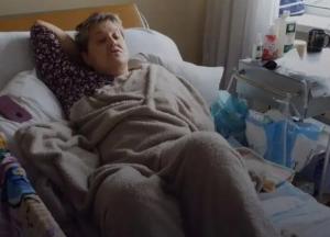 В Киеве женщину парализовало на третий день после прививки CoviShield (видео)