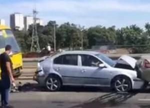 ДТП в Киеве: водитель маршрутки устроил «паровозик» из шести машин (видео)