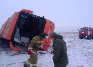 В "ДНР" по пути в Крым перевернулся автобус: есть погибшие (видео)