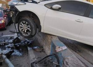 В Киеве произошло серьезное ДТП при участии велосипедиста (фото)