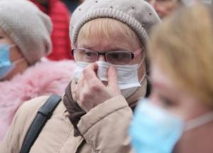 В сети смеются над "защитными" костюмами киевлян (фото)