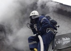 Под Киевом мужчина спас семью с тремя детьми из пылающего дома