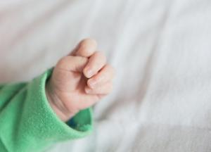 Женщина закормила дочь сухим молоком до смерти