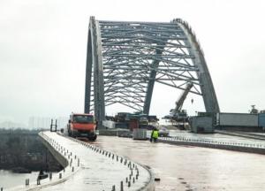 На мосту в Киеве рухнули строительные леса