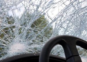 В Киеве водитель потерял сознание и вылетел на встречную (видео)