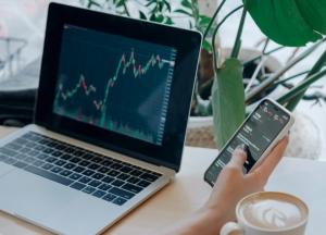 Как выбрать брокера для торговли на бирже