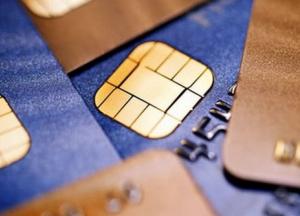 Банки обяжут возвращать деньги, снятые с карт мошенниками