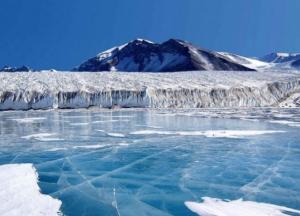 Ученые выяснили причину возникновения гигантских дыр в ледниках Антарктиды