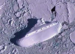У Антарктиды обнаружили загадочный замерзший корабль