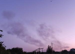 По Днепру ударили сразу три вражеских ракеты, спасатели разбирают завалы и ищут людей (видео)