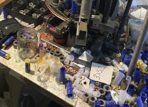 В Киеве мастерская подпольно производила боеприпасы