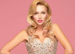 Оля Полякова посетила оперу в очень откровенном платье (фото)