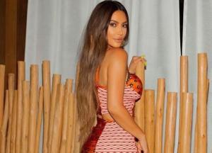 Ким Кардашьян показала странный костюм на Хэллоуин (фото)
