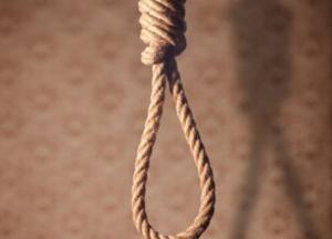 Дворник повесился на дереве возле мэрии Измаила