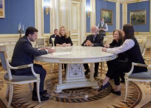 Зеленский вручил семье Скрябина орден Государства