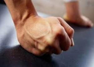 На Сумщине отец избил годовалую дочь