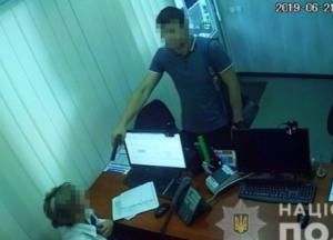 Растерялся и сбежал: в Днепре мужчина пытался ограбить учреждение по выдаче "быстрых" кредитов  