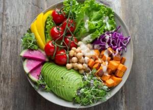 Названы пять полезных перекусов, которые не навредят фигуре 