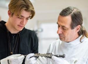 19-летний парень откопал древний клад возрастом две тысячи лет (фото)