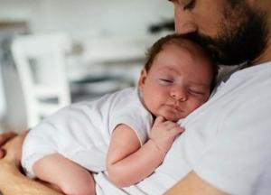 Генетики рассказали, что именно от отцов наследуют дети