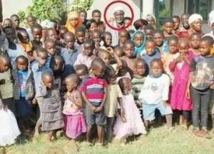 В Зимбабве мужчина стал отцом 151 ребенка от 16 жен (фото)