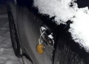 В Ровно к автомобилю полицейского привязали гранату