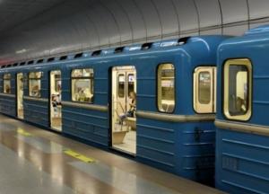 В Киеве не работает красная линия метро: что произошло