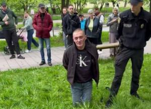 Приставив до шиї ніж: у Львові чоловік побачив військових ТЦК і взяв в заручниці 13-річну дівчинку (фото)