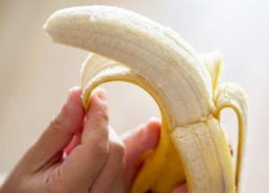 Медики назвали полезные свойства бананов