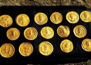 Археологи нашли 1500-летний клад из золотых монет