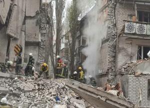 Російські ракети обвалили 5-поверхівку в Миколаєві: вже 6 загиблих, осиротів 16-річний юнак (фото, відео)