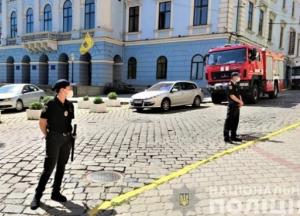 В Черновцах неизвестные "заминировали" мэрию