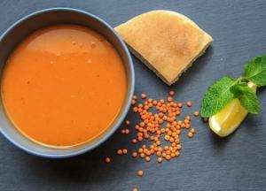 Диетолог назвала "идеальный" для здоровья суп