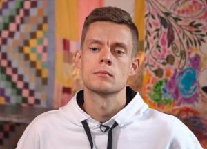 Юрий Дудь, сбежавший в Испанию с семьей, продает квартиру в Москве (фото)