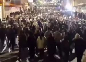 В Ірані дуже спекотно: протестувальники звільнили перше місто від влади аятол (відео)