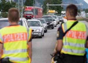 Черногория запретила въезд украинцев на автомобилях