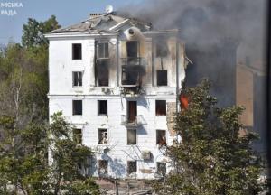 П'ятиповерхівка майже знищена: з'явилися шокуючі відео наслідків удару по Краматорську