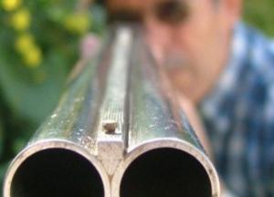 На Сумщине мужчина убил сына и его друзей