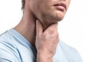 Назван симптом рака легких, проявляющийся при приеме пищи