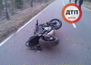 Под Киевом мотоциклист попал в ДТП: пассажирке оторвало голову (фото 18+)