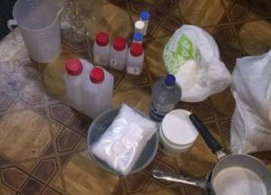 В Киеве участковый офицер полиции торговал наркотиками (фото)