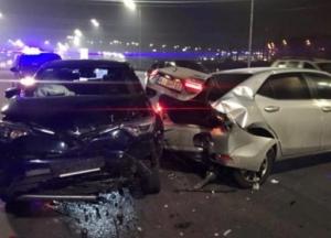 В Киеве на мосту столкнулись пять автомобилей (фото)