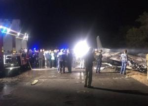 Крушение самолета в Чугуеве под Харьковом: продолжаются поиски трех человек (фото)