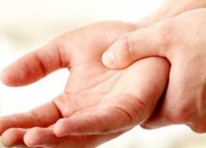 Врачи назвали причины онемения и покалывания в разных частях тела